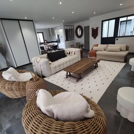 Maison De Charme Avec Piscine *