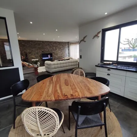 Holiday home Maison De Charme Avec Piscine Aigrefeuille-d'Aunis