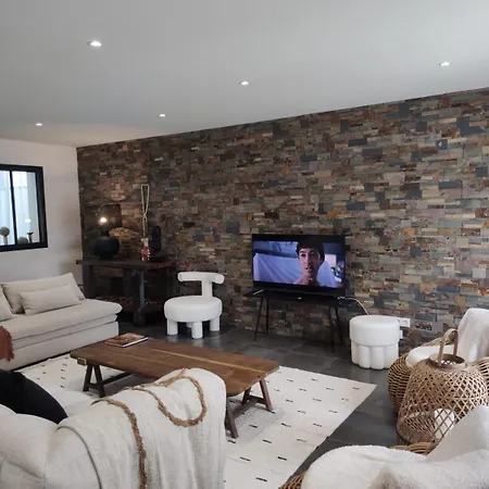 Maison De Charme Avec Piscine Holiday home