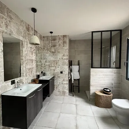 Holiday home Maison De Charme Avec Piscine *