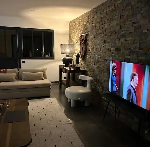 Сasa de vacaciones Maison De Charme Avec Piscine *