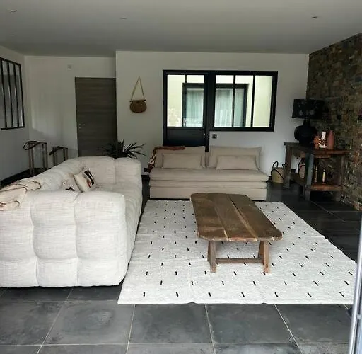 Сasa de vacaciones Maison De Charme Avec Piscine Aigrefeuille-dʼAunis