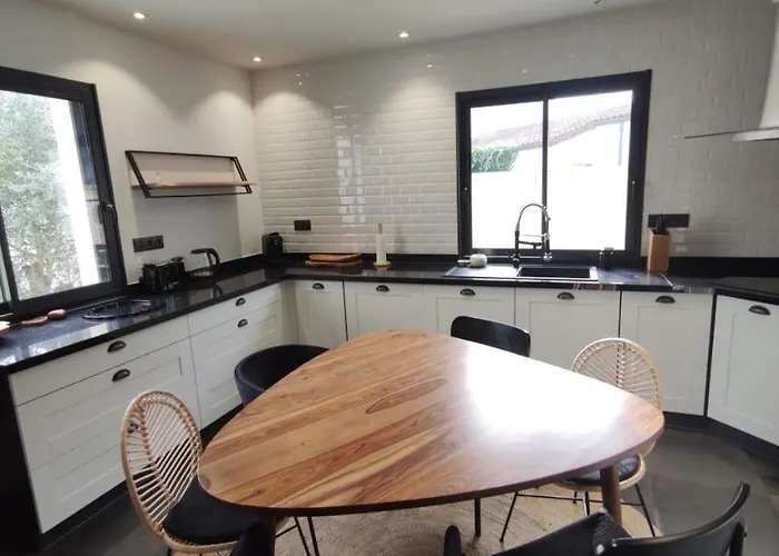 Сasa de vacaciones Maison De Charme Avec Piscine Aigrefeuille-dʼAunis