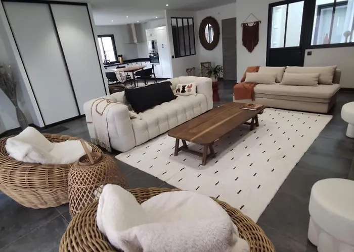 Maison De Charme Avec Piscine *