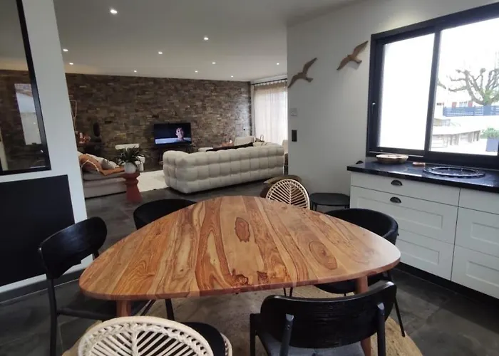 Сasa de vacaciones Maison De Charme Avec Piscine Aigrefeuille-dʼAunis