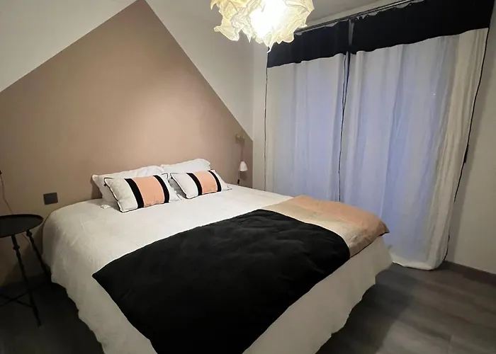 Maison De Charme Avec Piscine *