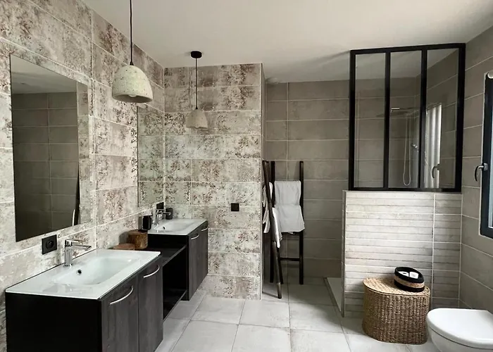 Сasa de vacaciones Maison De Charme Avec Piscine *